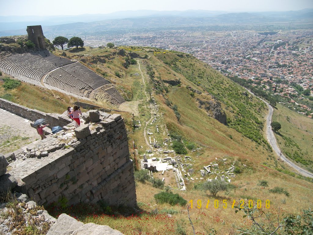 Antik Tiyatro - Bergama / İZMİR by Remzi Aydın