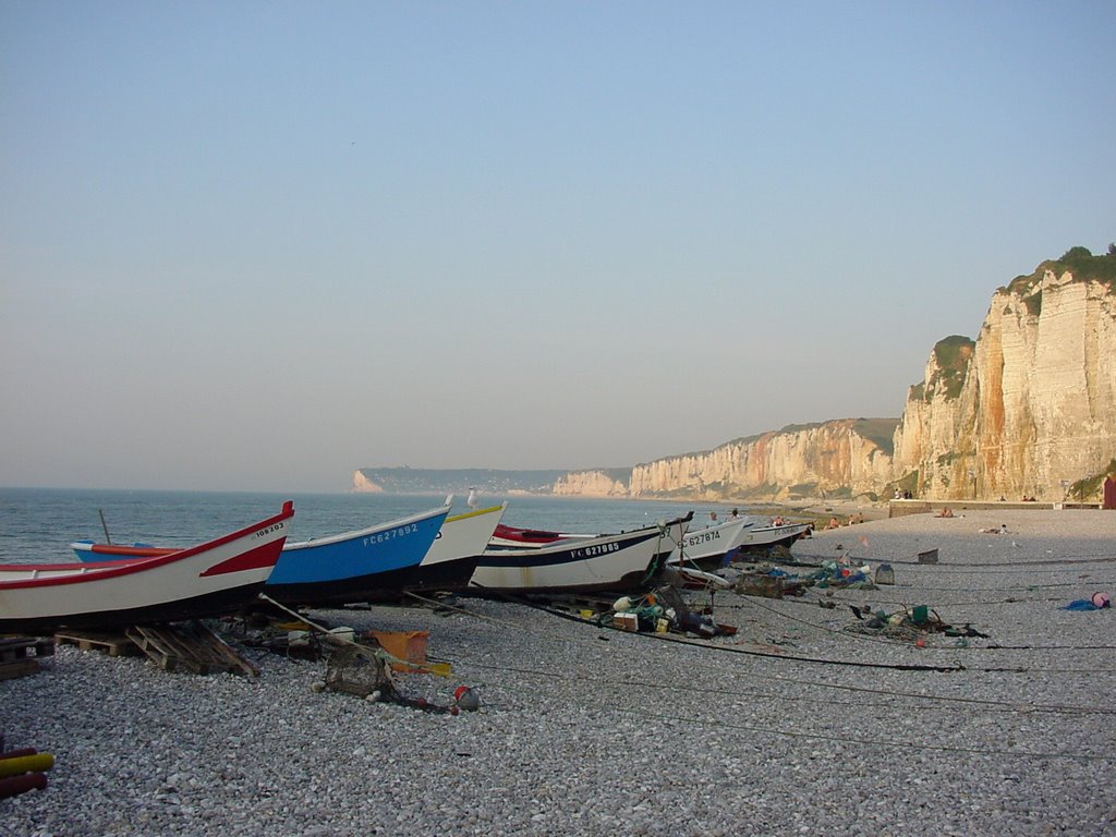 Yport - la plage et ses falaises by Christian Zaber