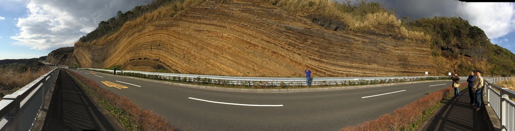 伊豆大島・地層断面 by takao55