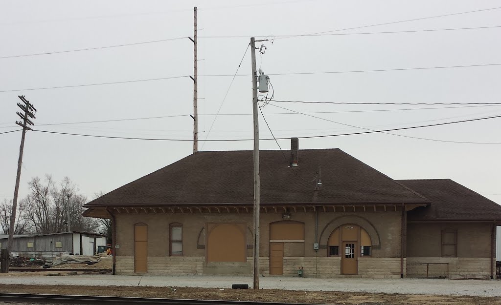 The old London Ohio Train Station allot to sit and rot. by JBTHEMILKER