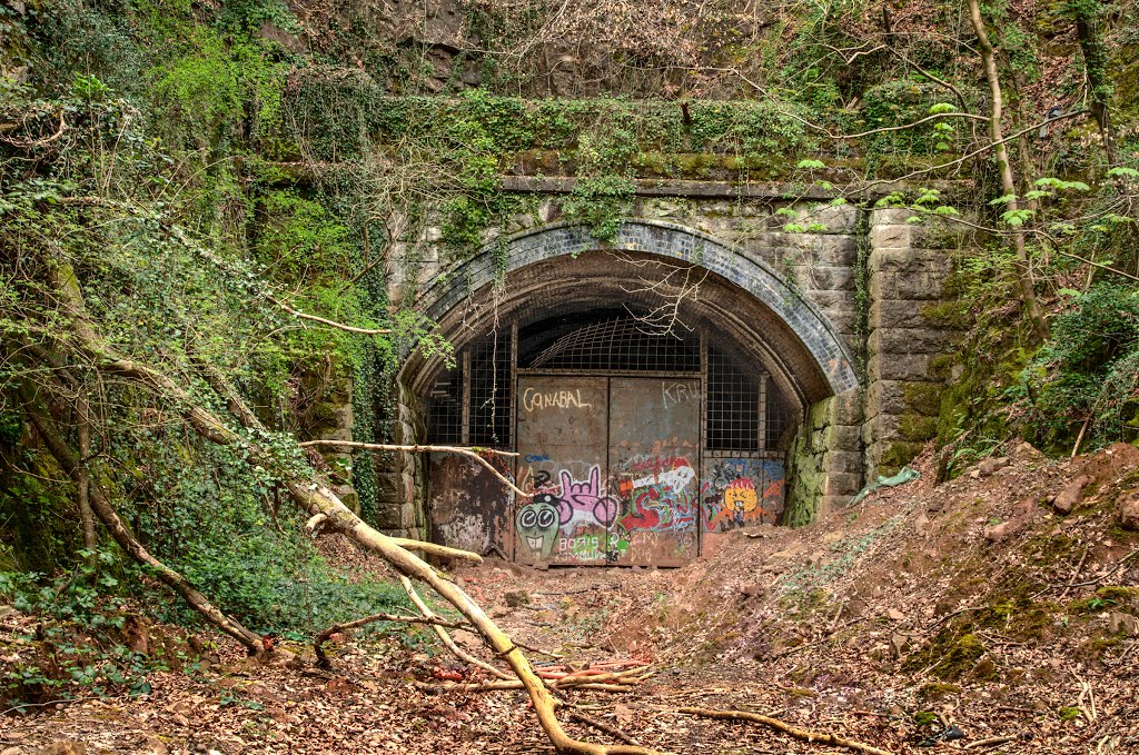 Barry Railway Tunnel, South End by Guybm