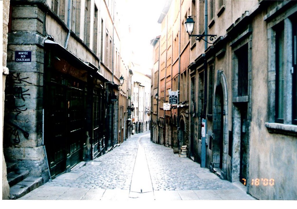 Alley in Lyon by stephan Seo