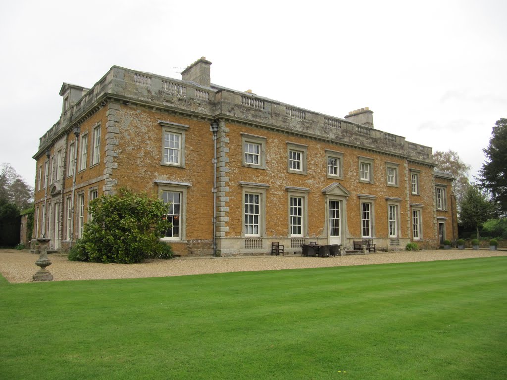 Farnborough Hall, Warwickshire by oldchippy