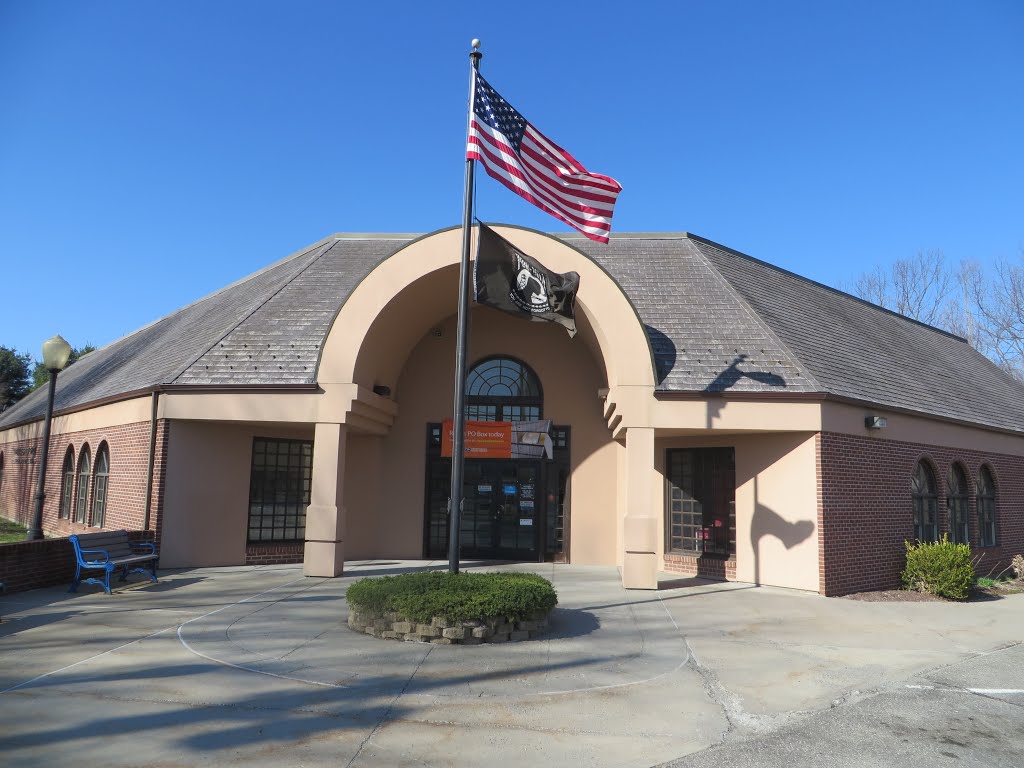 Brookfield CT Post Office 06804 by rogerking