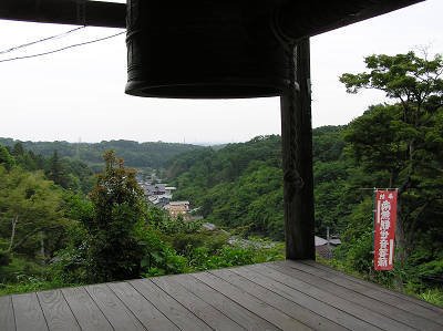 正法寺（岩殿観音）鐘撞堂から参道の眺め by fum3670045