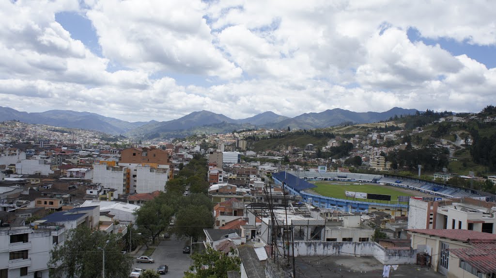 Vista del estadio Reina del Cisne. Loja - Ecuador by Darwin Pucha Cofrep