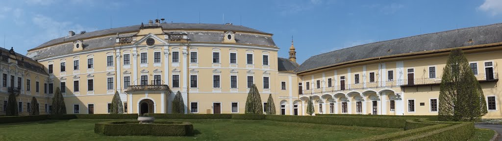 Zámek / The Château Of Lysá nad Labem, Pic # 2 by Zbynda