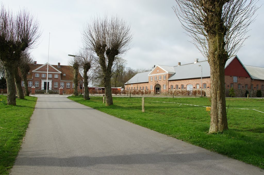 Ved Skodborg Kirke, 12. april 2014 by papkassen