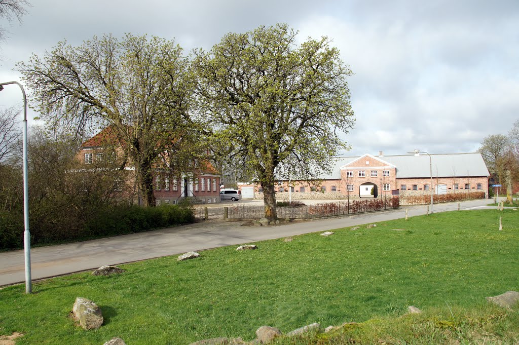 Ved Skodborg Kirke, 12. april 2014 by papkassen