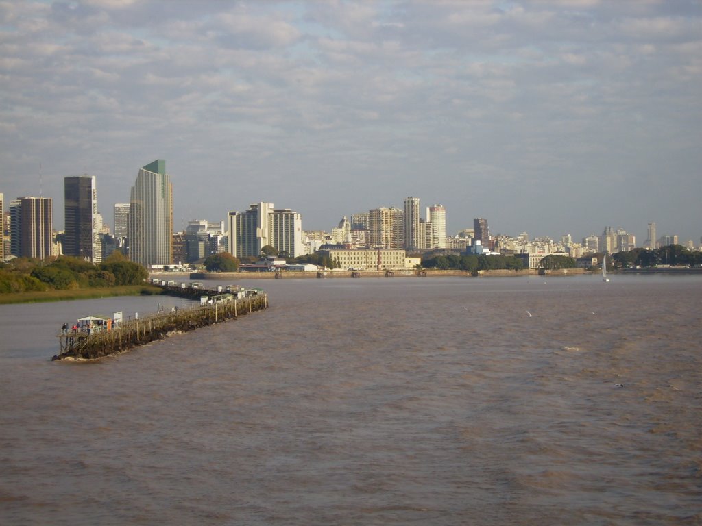 La ciudad de Buenos Aires desde el Rio by mc08