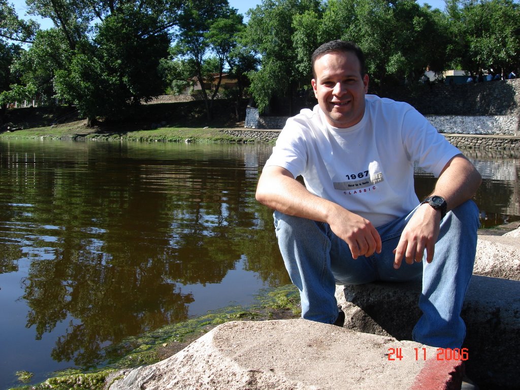 En un rio del pueblo de cosquin-argentina by Roberto Acosta