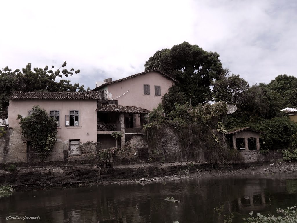 Casa às margens do Capibaribe - Poço da Panela by Amilton Fernando