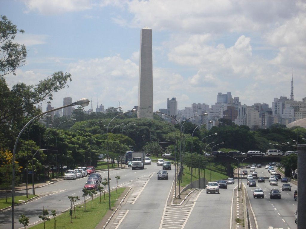 Obelisco aos Heróis de 32 by Fernando Menezes