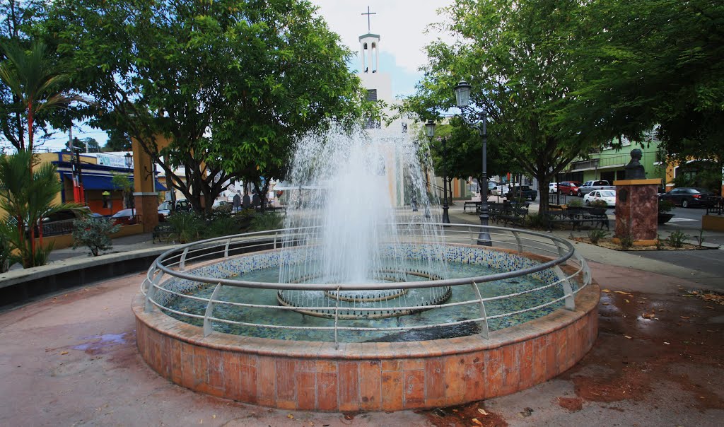 Plaza de Recreo-Rincón by Ricardo David Jusino