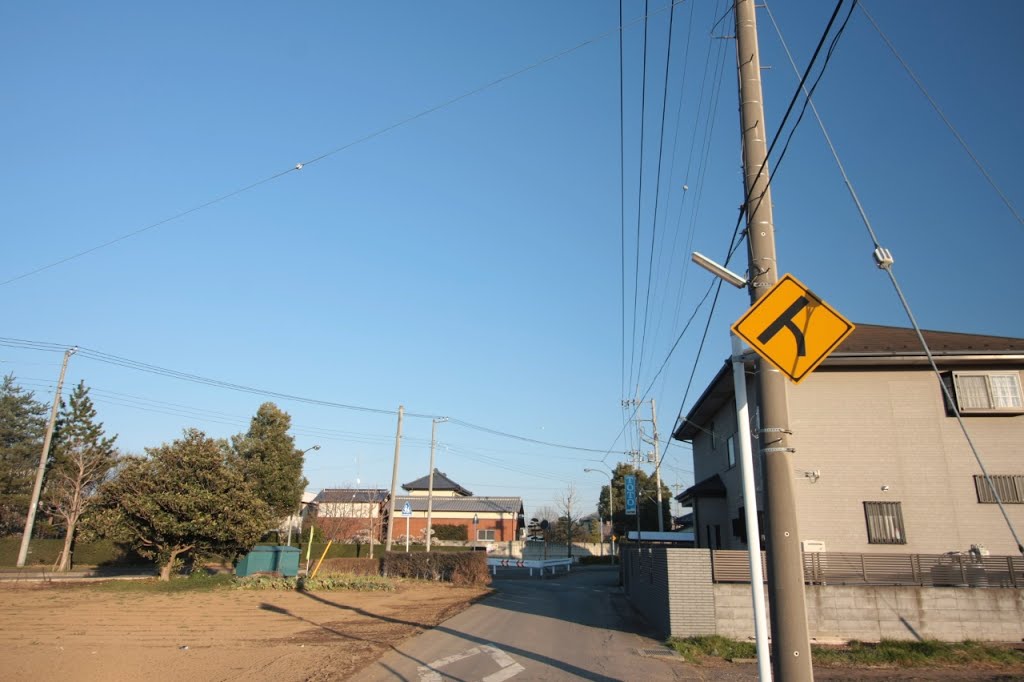 20140322　変形┣形道路交差点あり標識（野田市） by rerereno-ozi3