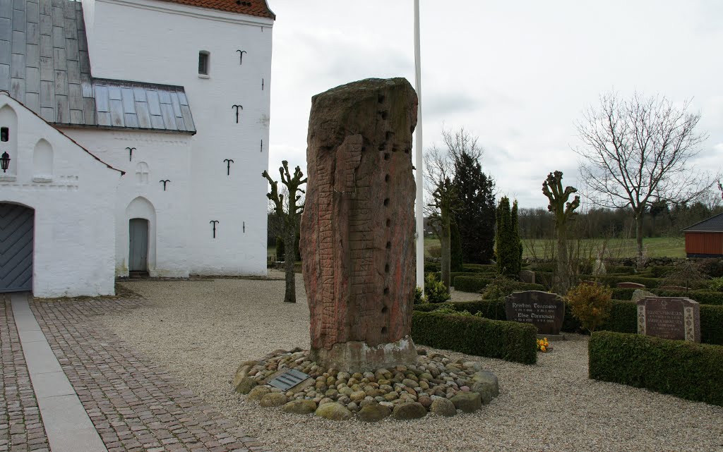 Ved Læborg kirke, 12. april 2012 by papkassen