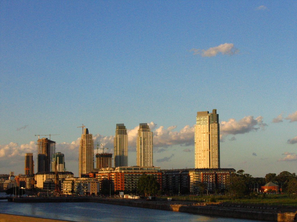 Vista de Puerto Madero desde la Autopista by kudos