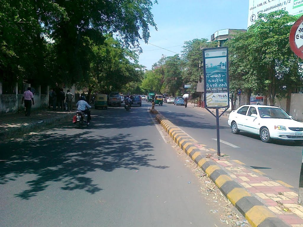 Mithakhali Six Road - Stadium Road, Navranpura, Ahmedabad by Brijesh Patel