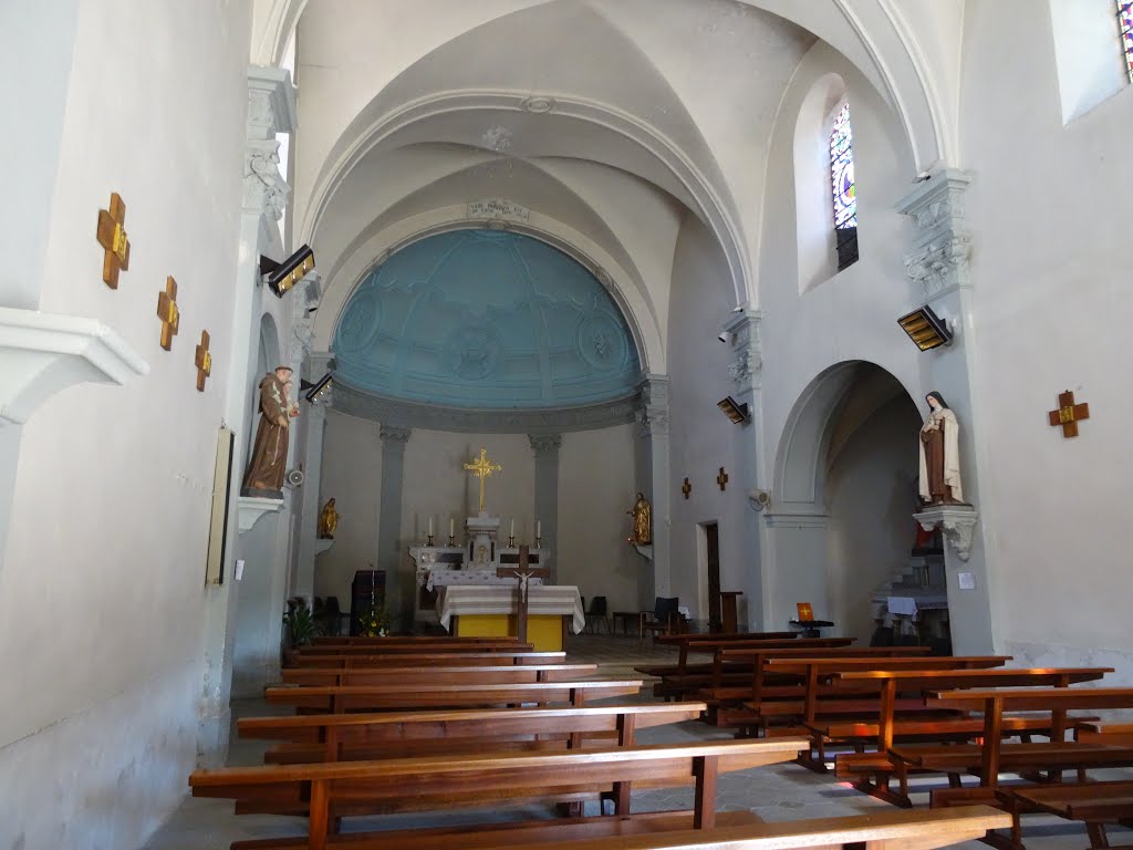 La Baume d'Hostun, Intérieur de l'Eglise by nicolethiemonge