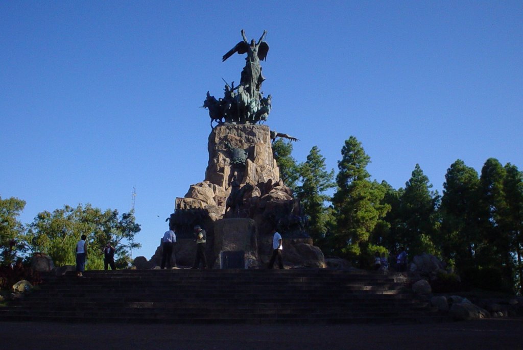 Cerro de la Gloria by Gonzalo Ramos