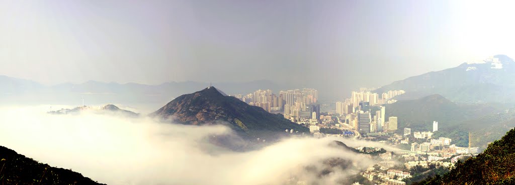 Cloudscape/ Sea of Clouds at Ocean Park, Wong Chuk Hang, Aberdeen, HONG KONG. Photographed at Violet Hill on 13 April 2014. by kmlai116