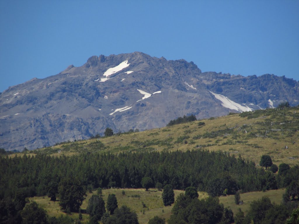 Sierra Nevada a fines del verano by Juan Tolosa