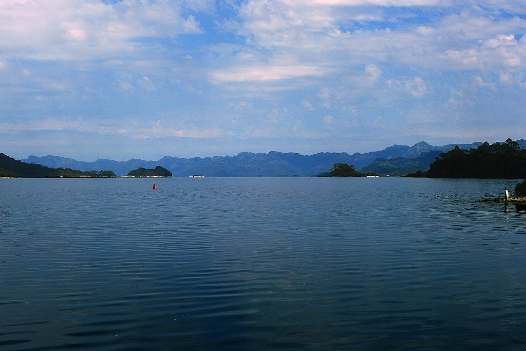 Frankland Range across Lake Pedder by moosefly24