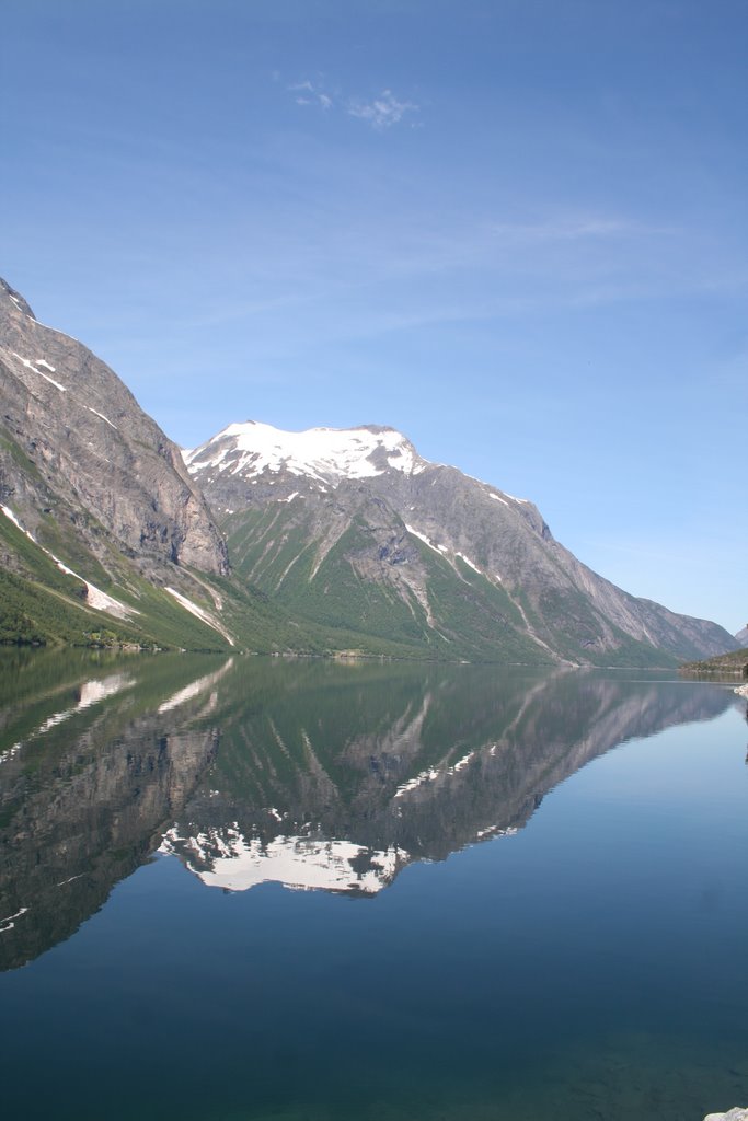 Eikesdalvatnet by Frank Stuke