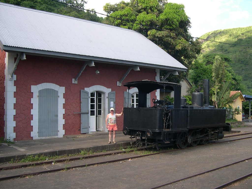 GARE DE LA CHALOUPE REUNION by Rémy MARTINE