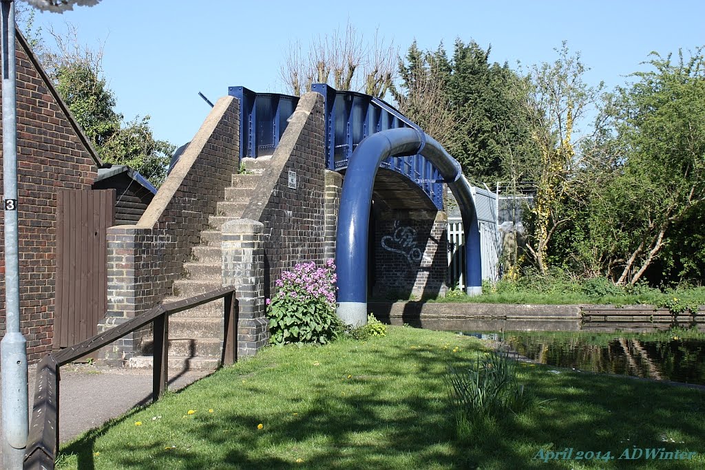 Tooveys bridge, Grand Union Canal by alanwinter