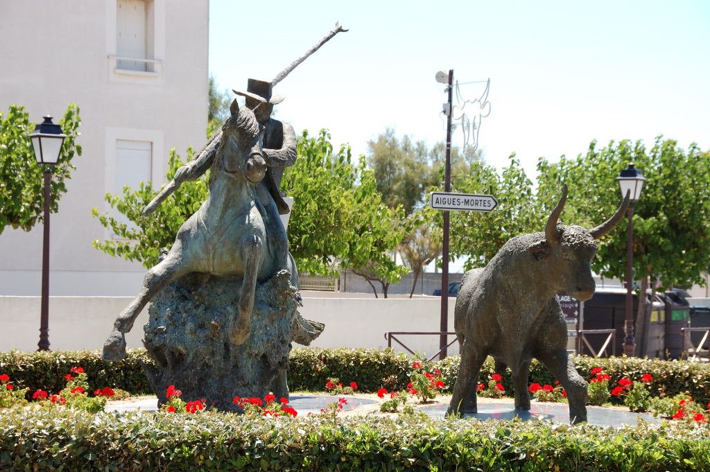 Stierkampf-Denkmal in Saintes-Maries-de-la-Mer by khopan