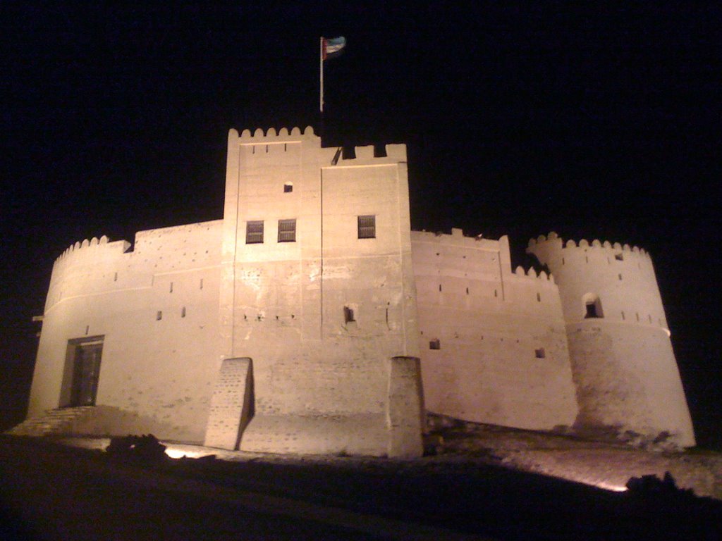 Fujairah Fort at night by amrik plaha