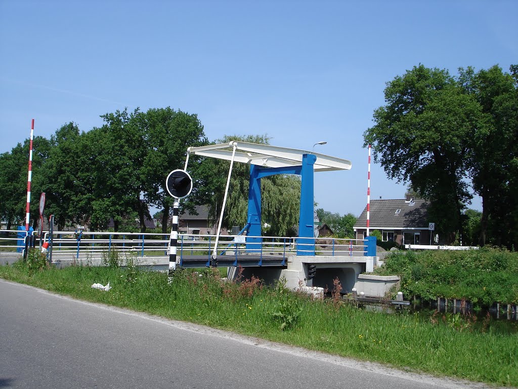 Ophaalbrug Bargermeerkanaal Emmen by schoo020