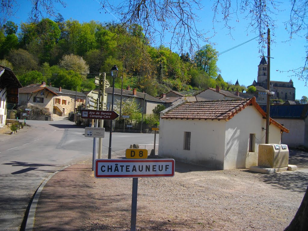 Entrée NNO à Châteauneuf by Claudius B.