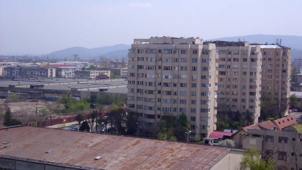 Panoramă din blocul T2, blvd. Socola, aprilie 2014 by cantemir.iasi