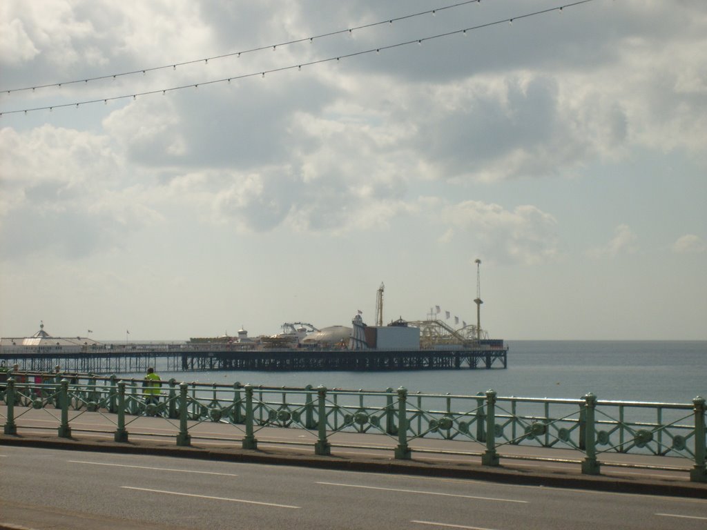 The Brighton Pier&Beach by Sauerland-im-Herzen