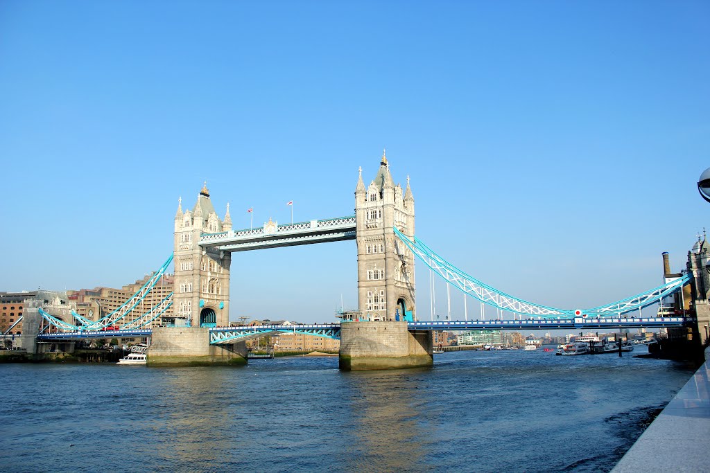 Tower Bridge by dorelchis