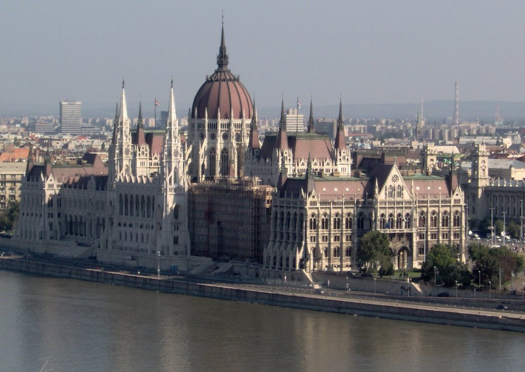 Parlamento Budapest by Julio Mora