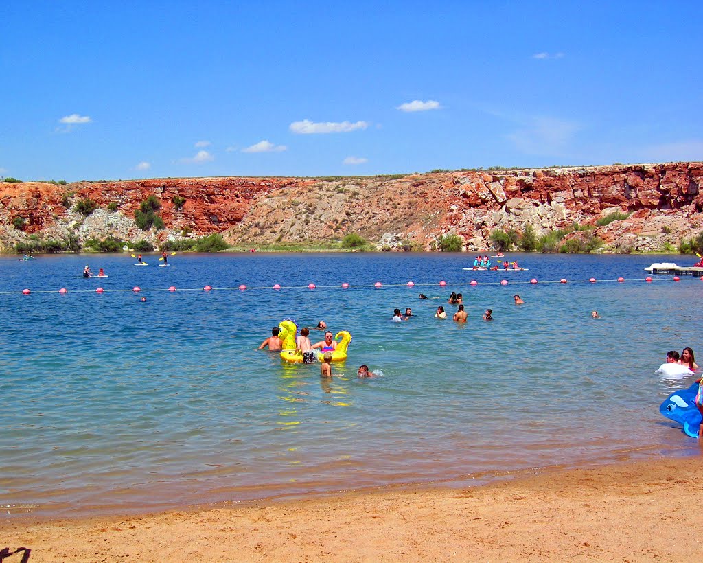 Bottomless Lakes S.P. Roswell, New Mexico by Perpension