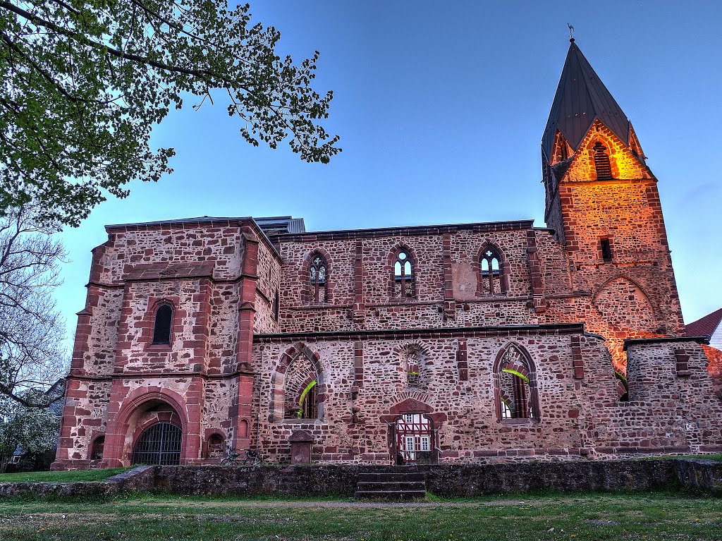 Totenkirche Treysa von der Stadtmauer (HDR) by Oliver Deisenroth