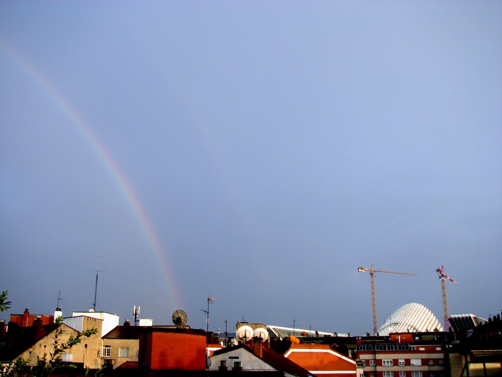 Mayo, lluvia, Arco Iris y Palacio de Congresos. Oviedo. Principado de Asturias. by Valentín Enrique