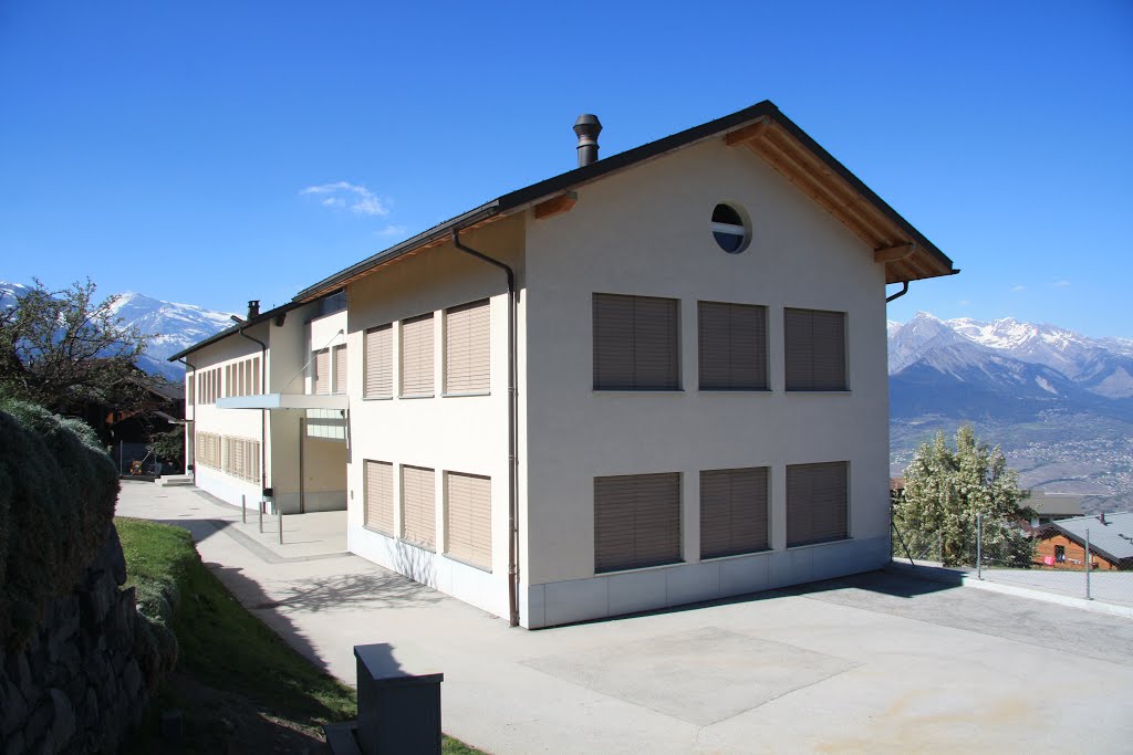 Nendaz - Haute-Nendaz - L'école by Charly-G. Arbellay