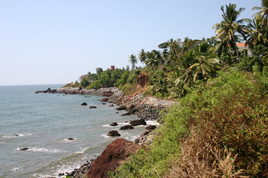 Rocky coast near Kannur by vkalathil