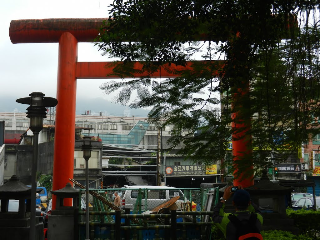 Dorii of Former Japanese Shinto Shrine 汐止神社鳥居 by deekew