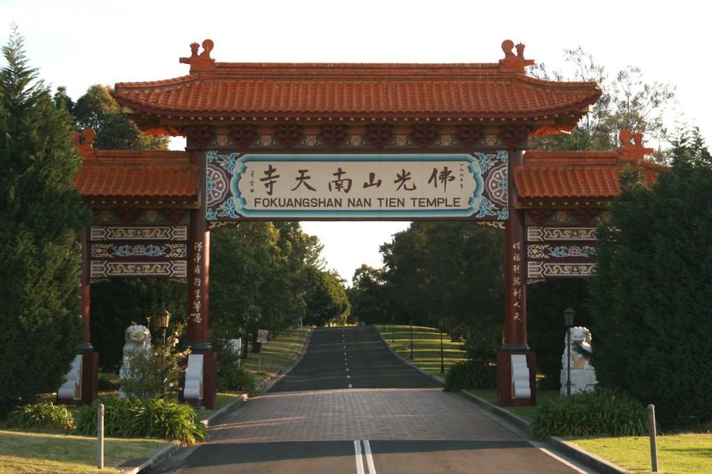 Fokuangshan Nan Tien Temple Front Entrance by wooey64