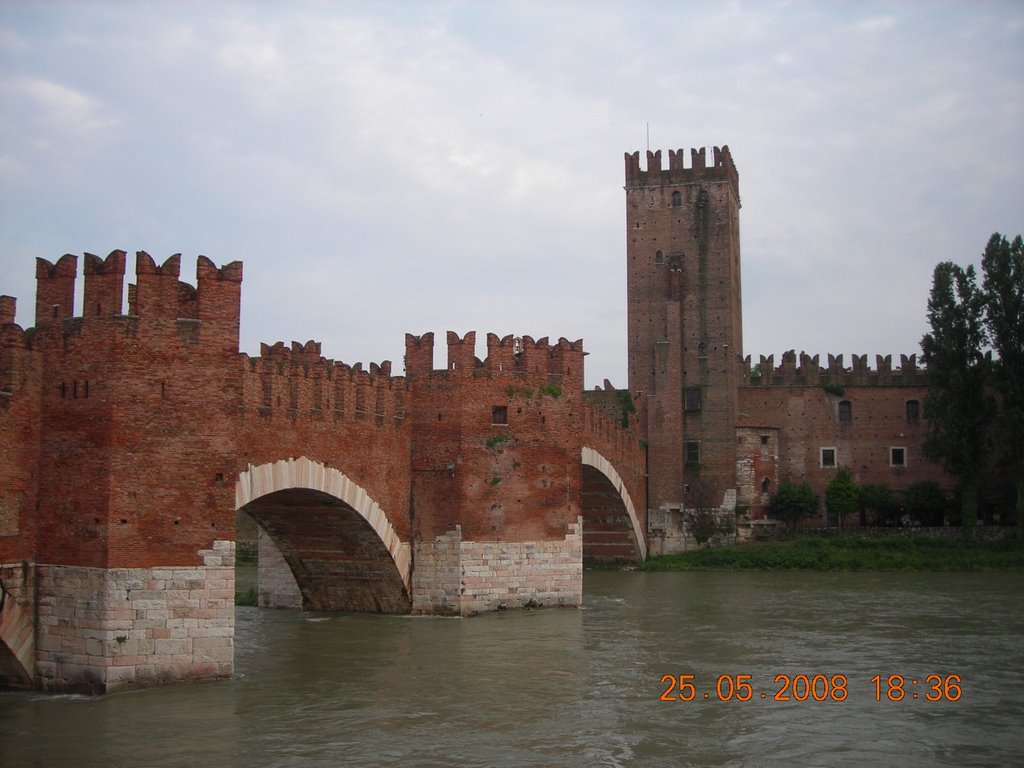 Ponte Scaligero di Castelvecchio by Simone Giovanni Card…