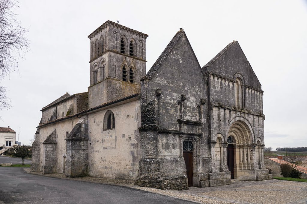 Église Saint Martin du XIIème Siècle d ' ARTHÉNAC - 17520 by Pierre THIBAULT