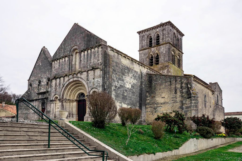 Église Saint Martin du XIIème Siècle d ' ARTHÉNAC - 17520 by Pierre THIBAULT