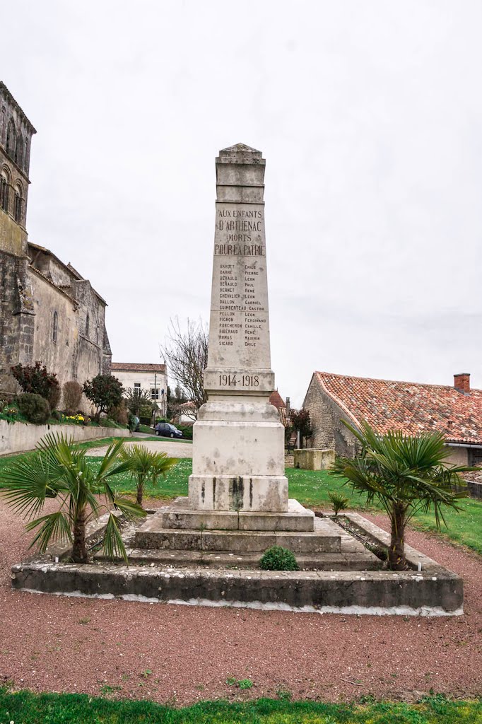 Monument aux Morts d ' ARTHÉNAC - 17520 by Pierre THIBAULT