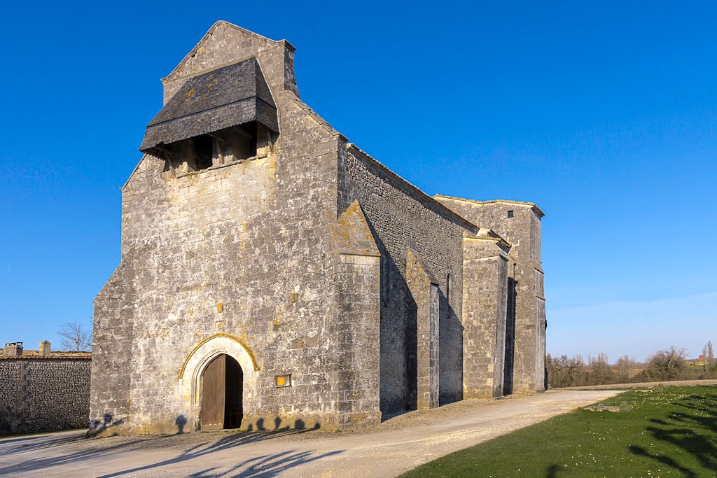 Église Saint Martin du XIIème Siècle du MEUX - 17500 by Pierre THIBAULT